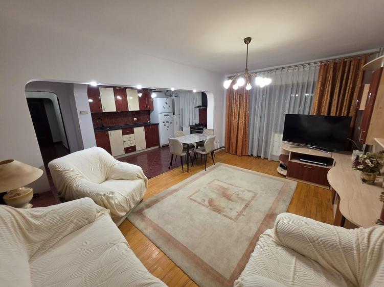 Apartament cu 4 camere decomandat în Central