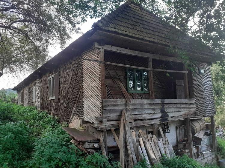 Casă cu 3 camere în Iara