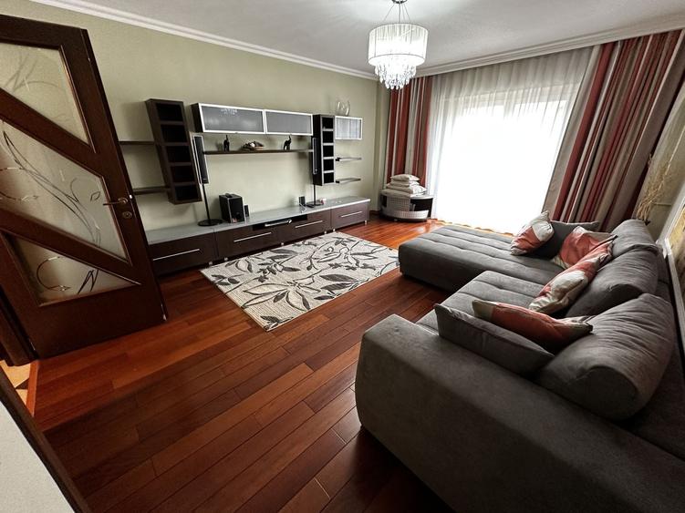 Apartament cu 3 camere decomandat în Virtuții