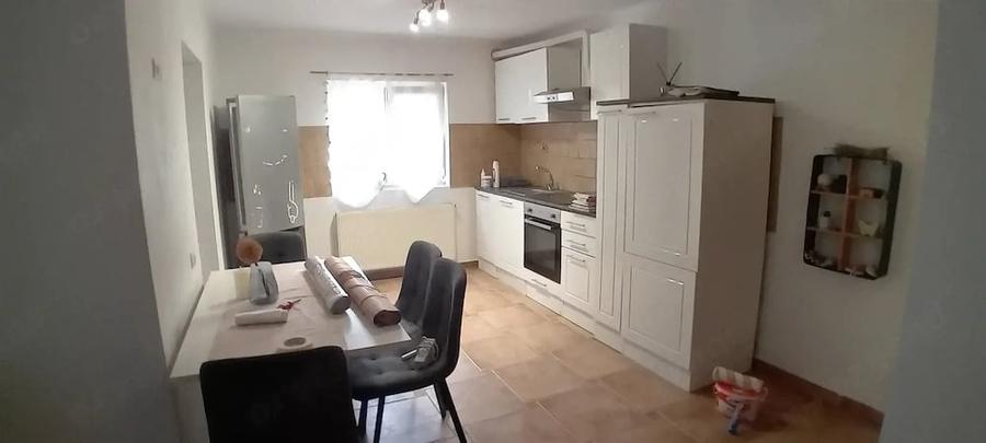 Apartament cu 3 camere decomandat în Dâmbovița