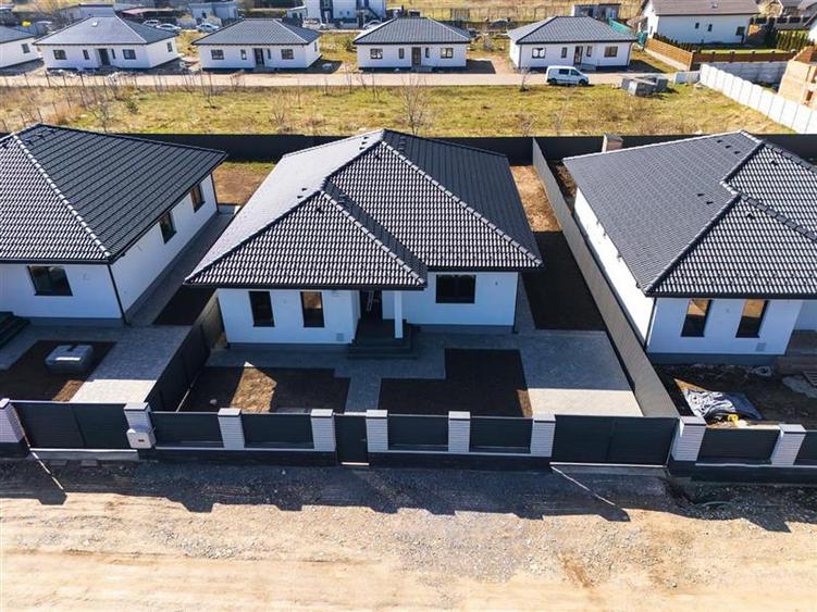 Casă individuală cu 4 camere cu Teren 500 Mp în Tărlungeni