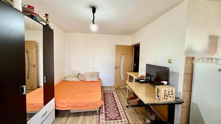 Garsonieră decomandată în Podu Roș