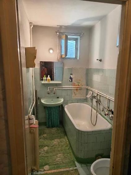Apartament cu 3 camere semidecomandat în Est