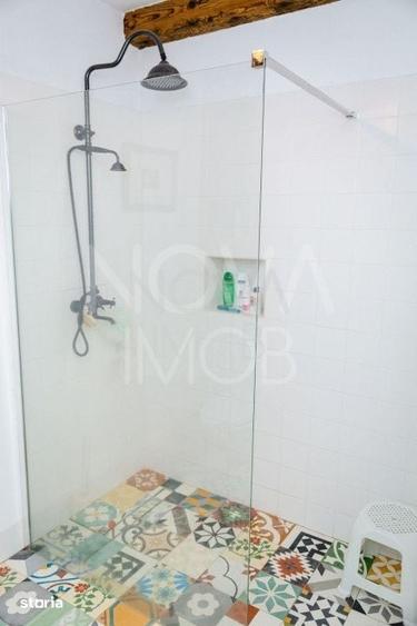 Casă cu 8 camere cu Teren 244 Mp în Central
