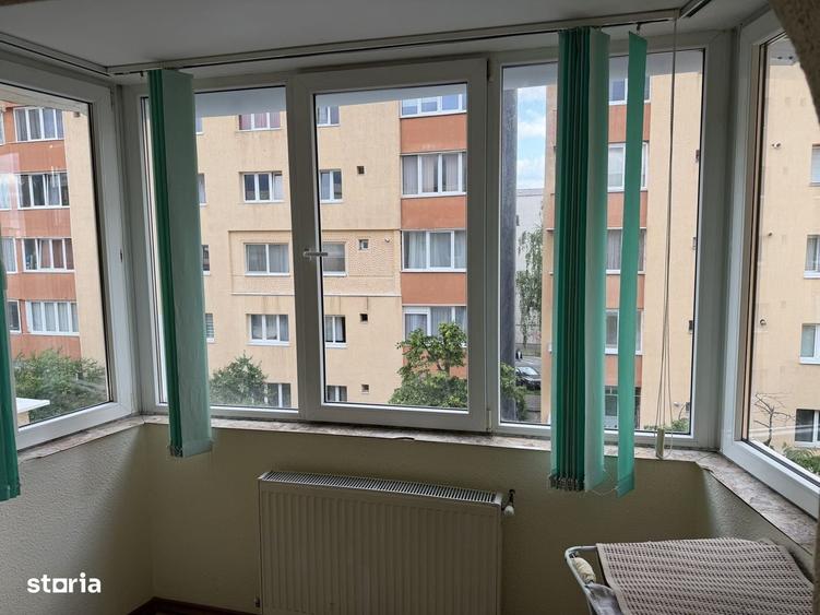 Apartament cu 3 camere decomandat în Astra