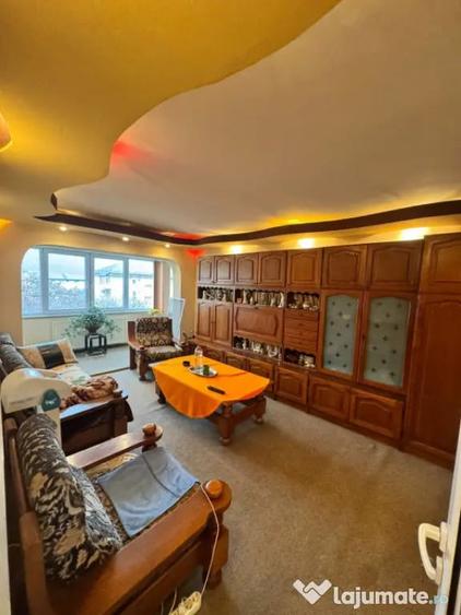 Apartament cu 4 camere decomandat, mobilat în Central