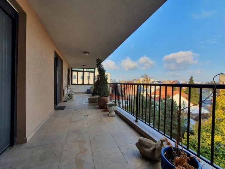 Apartament cu 4 camere în P-ța Romană