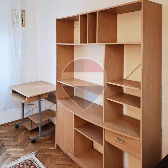Apartament cu 4 camere decomandat în Nufărul