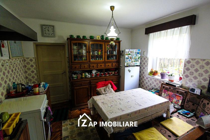 Casă individuală cu 4 camere cu Canalizare în Central