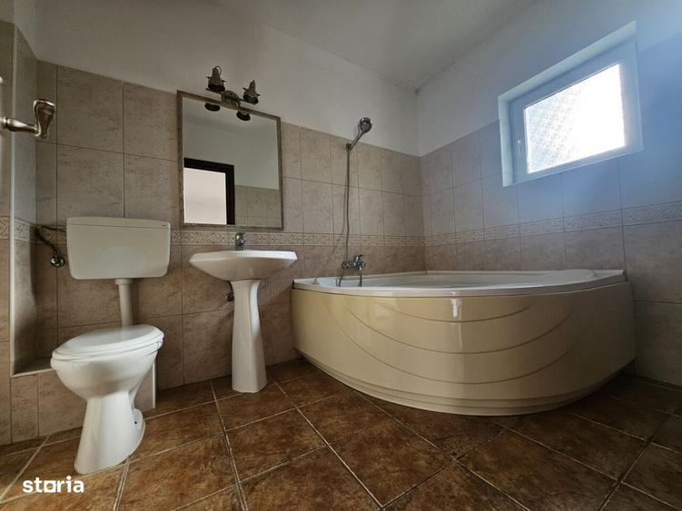 Casă cu 3 camere cu Teren 200 Mp în Central