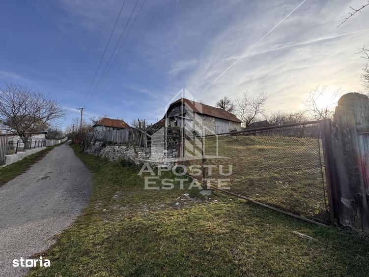 Casă cu 4 camere cu Teren 2231 Mp în Cerbăl