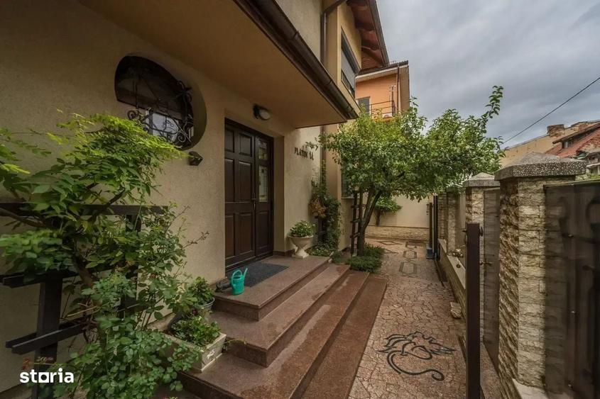 Casă cu 4 camere cu Teren 300 Mp în Central