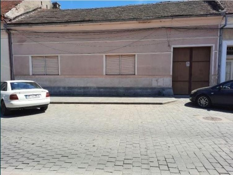 Casă cu 4 camere în Chesinț