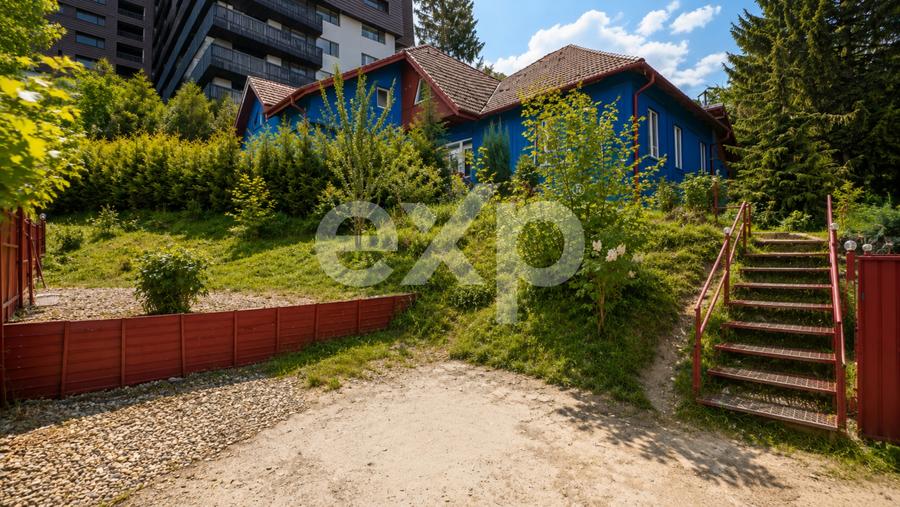 Casă individuală cu 9 camere cu Canalizare în Poiana Brașov