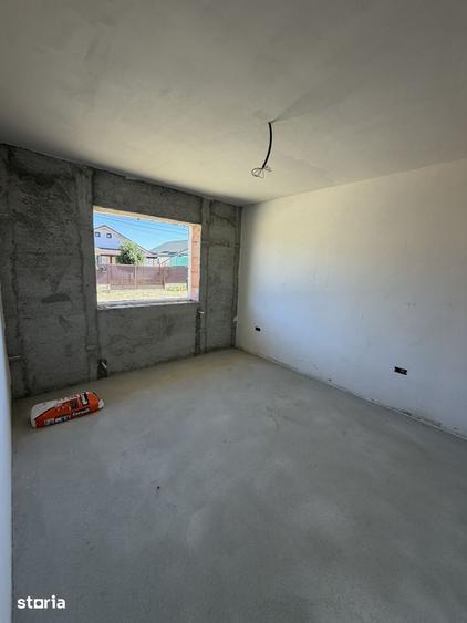 Casă cu 4 camere cu Teren 500 Mp în Joița
