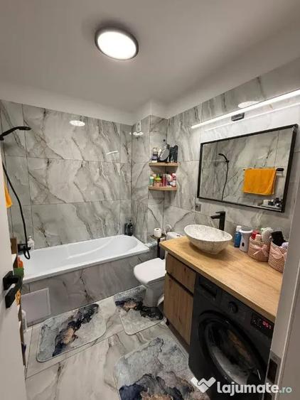 Apartament cu 3 camere decomandat în Florești