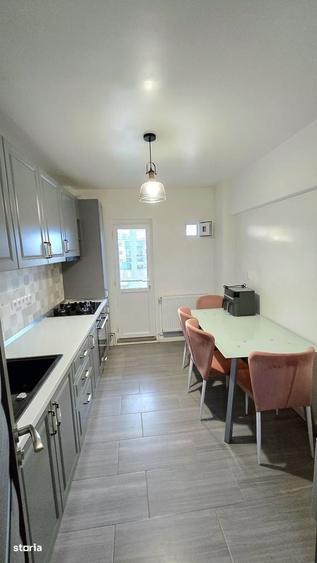 Apartament cu 3 camere decomandat în Găvana