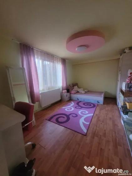 Casă cu 5 camere cu Teren 1100 Mp în Central