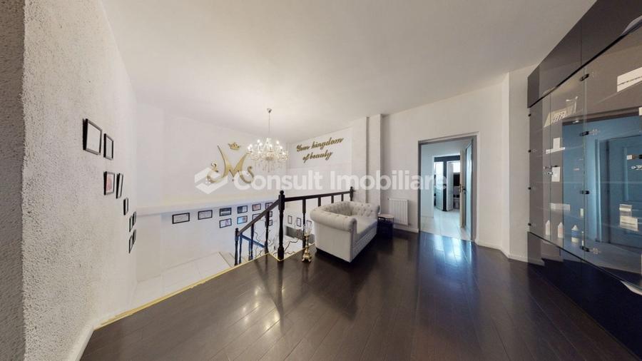 Spațiu comercial, de 246.49000549316 mp, în Central