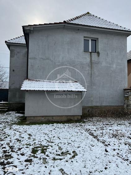 Casă cu 5 camere decomandat cu Teren 1000 Mp în Sântandrei