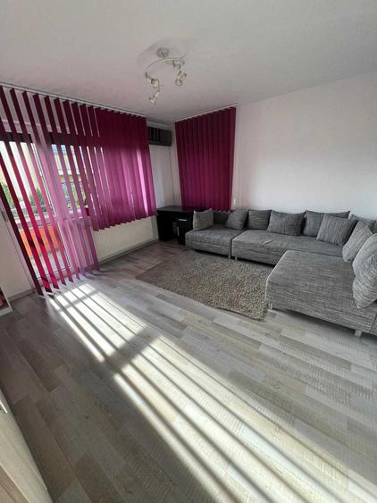 Apartament cu 2 camere decomandat în Tractorul