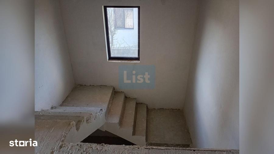 Casă cu 7 camere cu Teren 1004 Mp în Braniștea