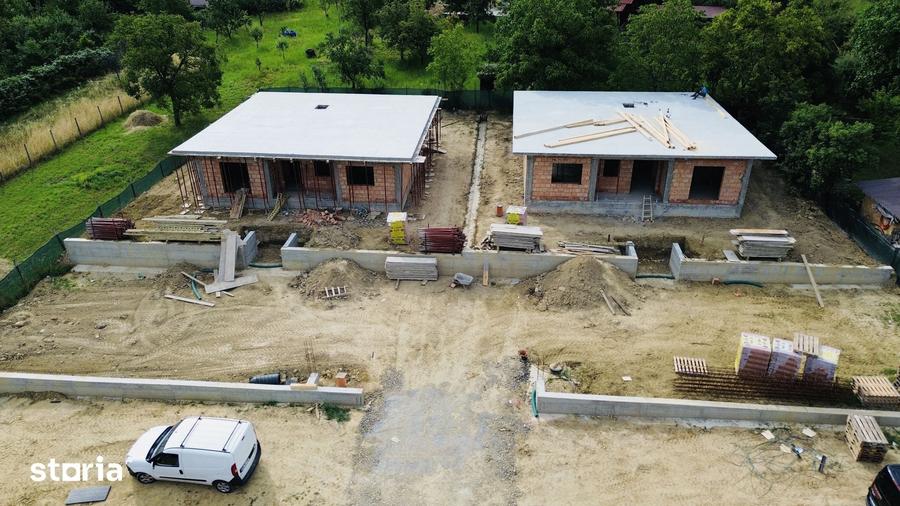 Casă cu 4 camere cu Teren 600 Mp în Groși