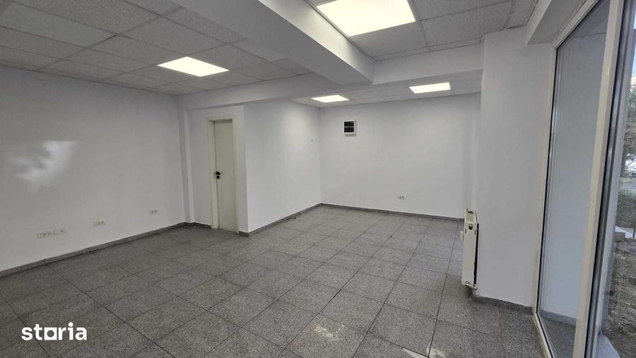 Spațiu comercial, de 37 mp, în Decebal