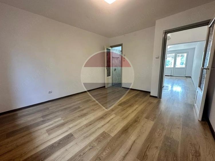 Apartament cu 4 camere decomandat în Craiter