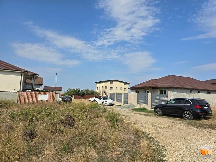Teren Construcții intravilan de 450 mp, în Lazu