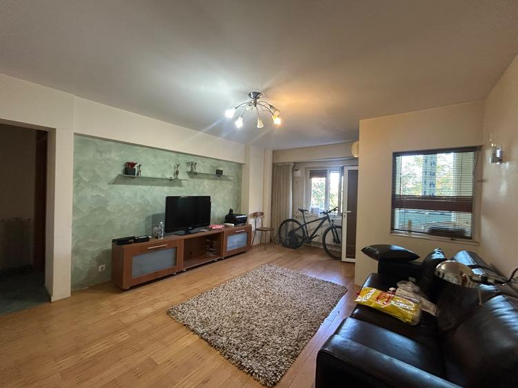 Apartament cu 3 camere în Calea Călărașilor