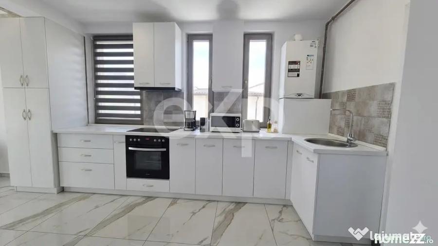 Apartament cu 3 camere decomandat în Trivale
