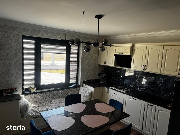 Casă cu 5 camere cu Teren 1000 Mp în Mihai Eminescu