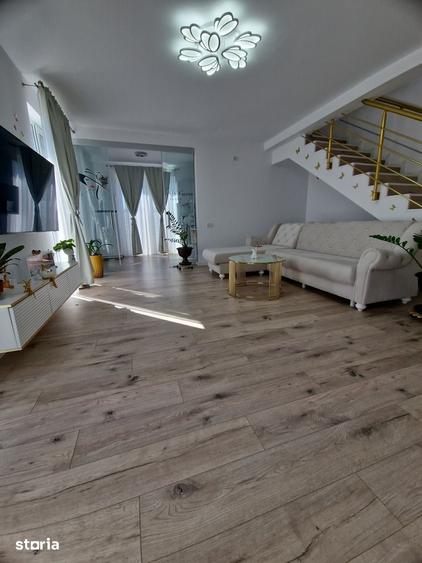 Casă cu 4 camere cu Teren 80 Mp în Titan