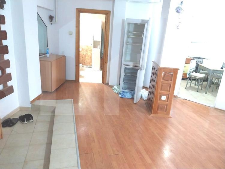 Apartament cu 2 camere semidecomandat, mobilat în Central — fotografia 1