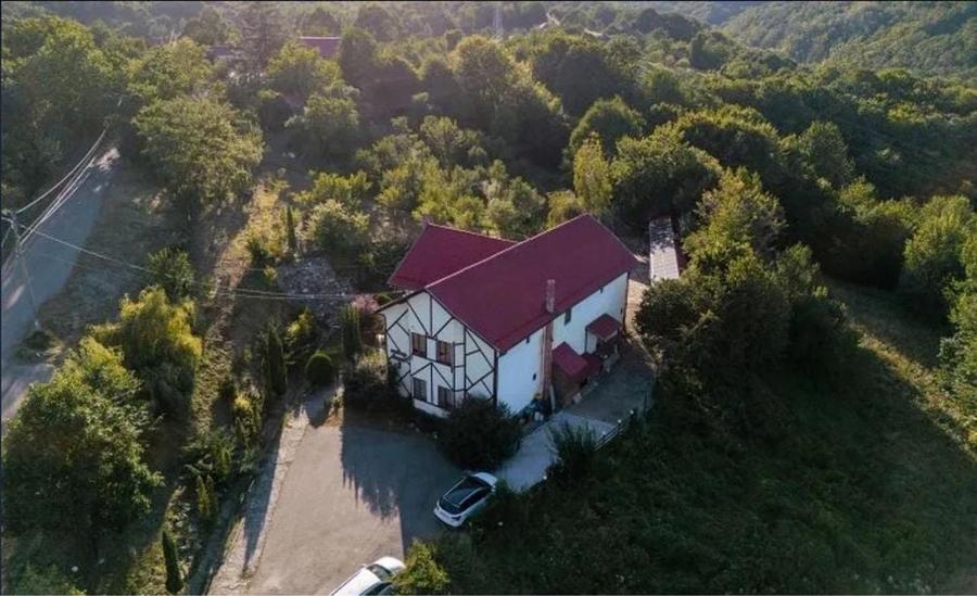 Casă cu 4 camere în Ghelari