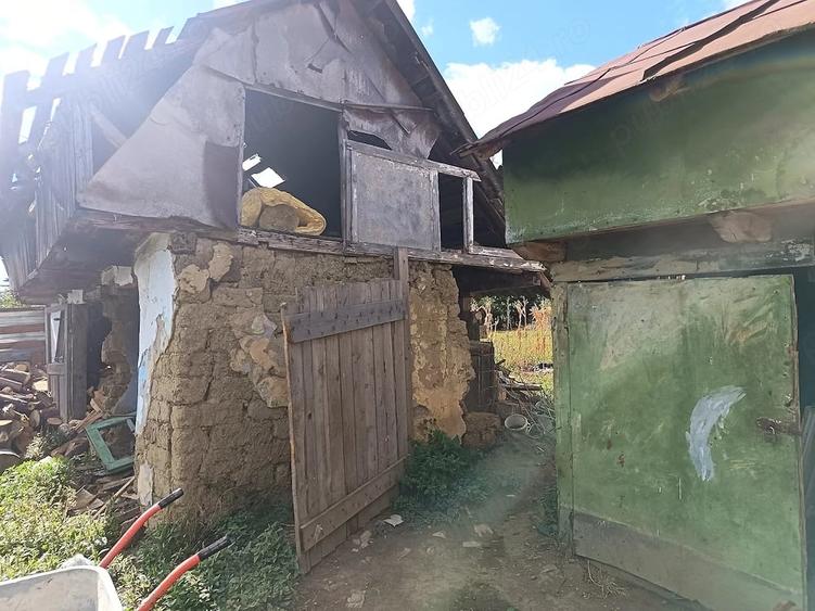 Casă cu 2 camere cu Teren 1500 Mp în Hoisești