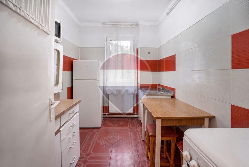 Apartament cu 3 camere semidecomandat în Gemenii