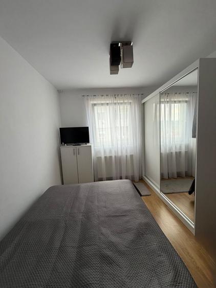 Apartament cu 3 camere semidecomandat în Vitrometan