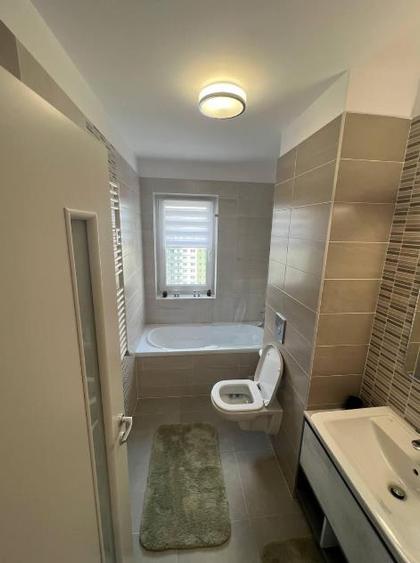 Apartament cu 2 camere decomandat în Tractorul