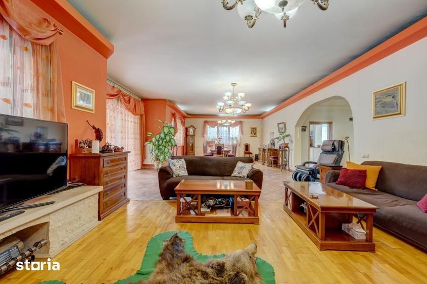 Casă cu 6 camere cu Teren 1576 Mp în Dobroești