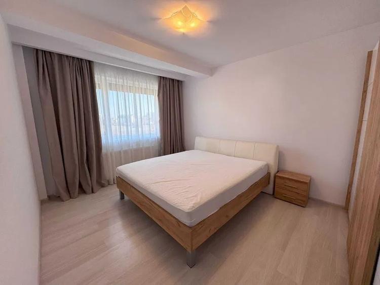 Apartament cu 3 camere semidecomandat, mobilat în Păcii