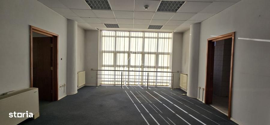 Spațiu comercial, de 1,432 mp, în Central