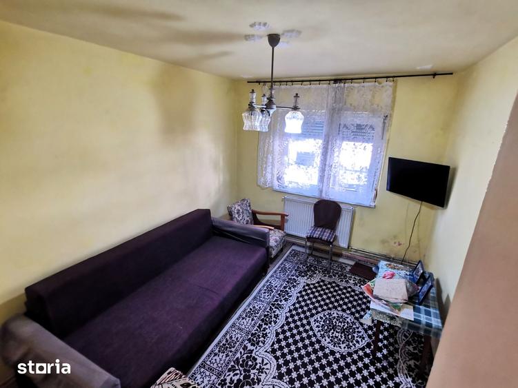 Apartament cu 4 camere decomandat în Central
