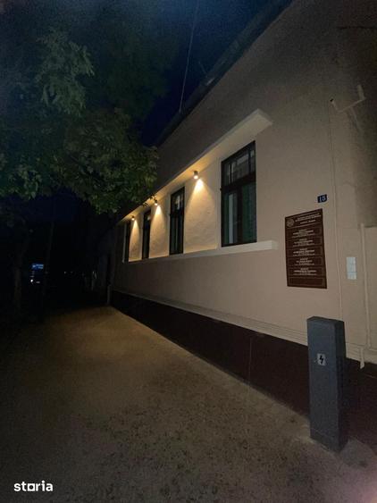 Casă cu 6 camere cu Teren 218 Mp în Central