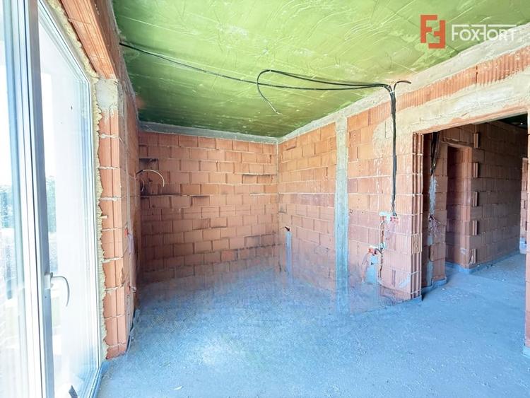 Duplex cu 5 camere cu Canalizare în Sânmihaiu Român