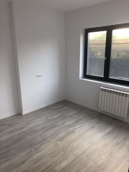Apartament cu 3 camere semidecomandat în 13 Septembrie