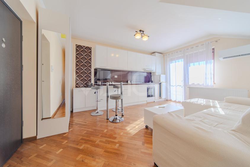 Apartament cu 3 camere semidecomandat în Mărăști