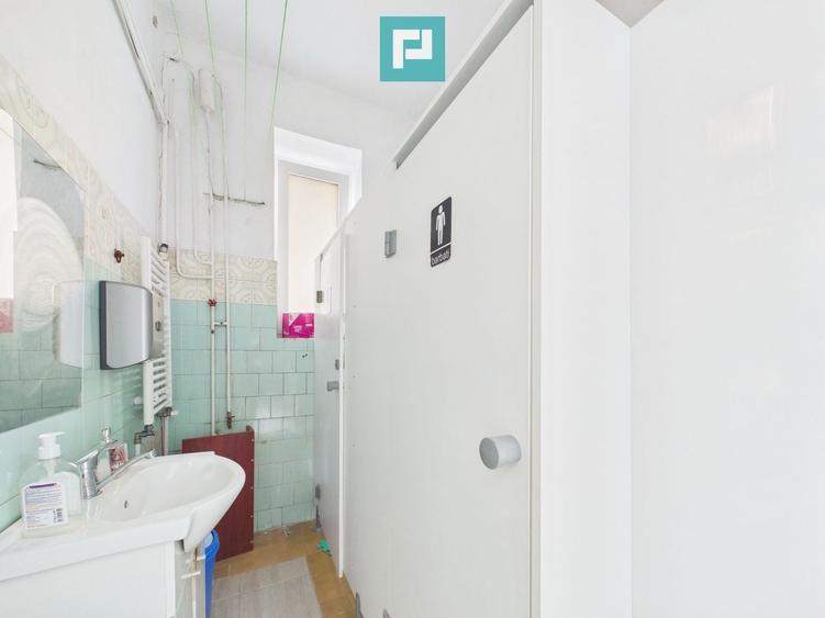 Casă individuală cu 6 camere cu Canalizare în Spitalul Județean