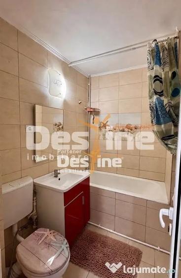 Apartament cu 3 camere semidecomandat în Donici